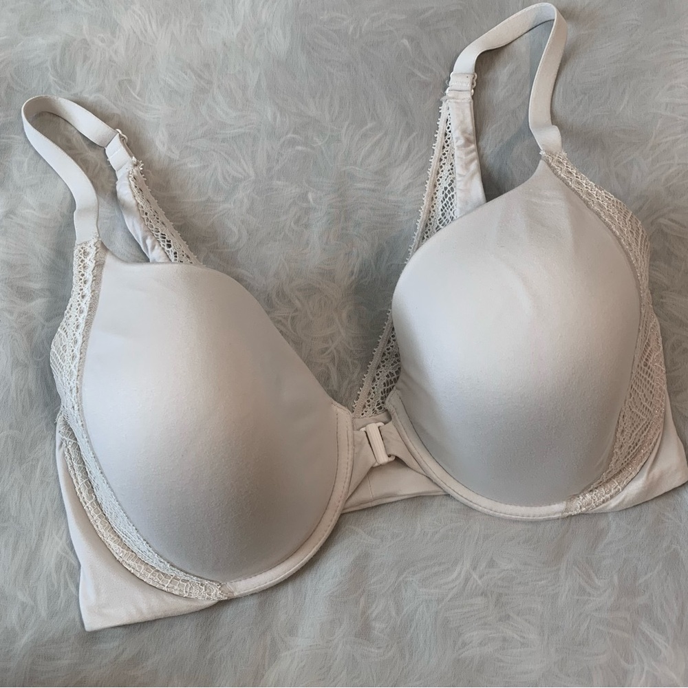 Victoria’s Secret Front Clasp White Bra